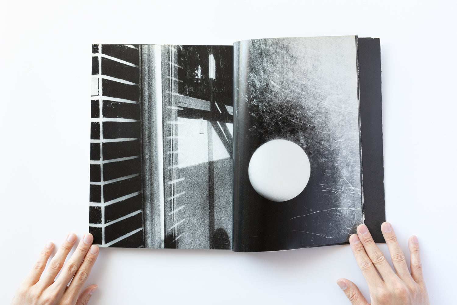 光と影 by 森山大道 – IACK