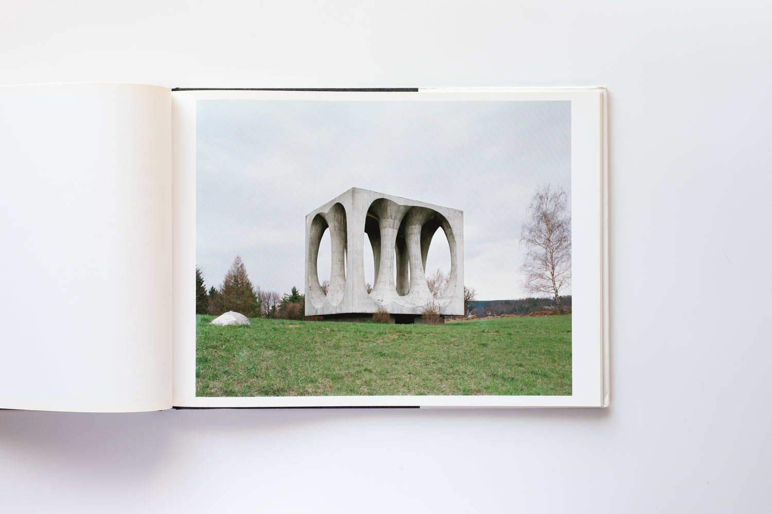 Spomenik by Jan Kempenaers | IACK