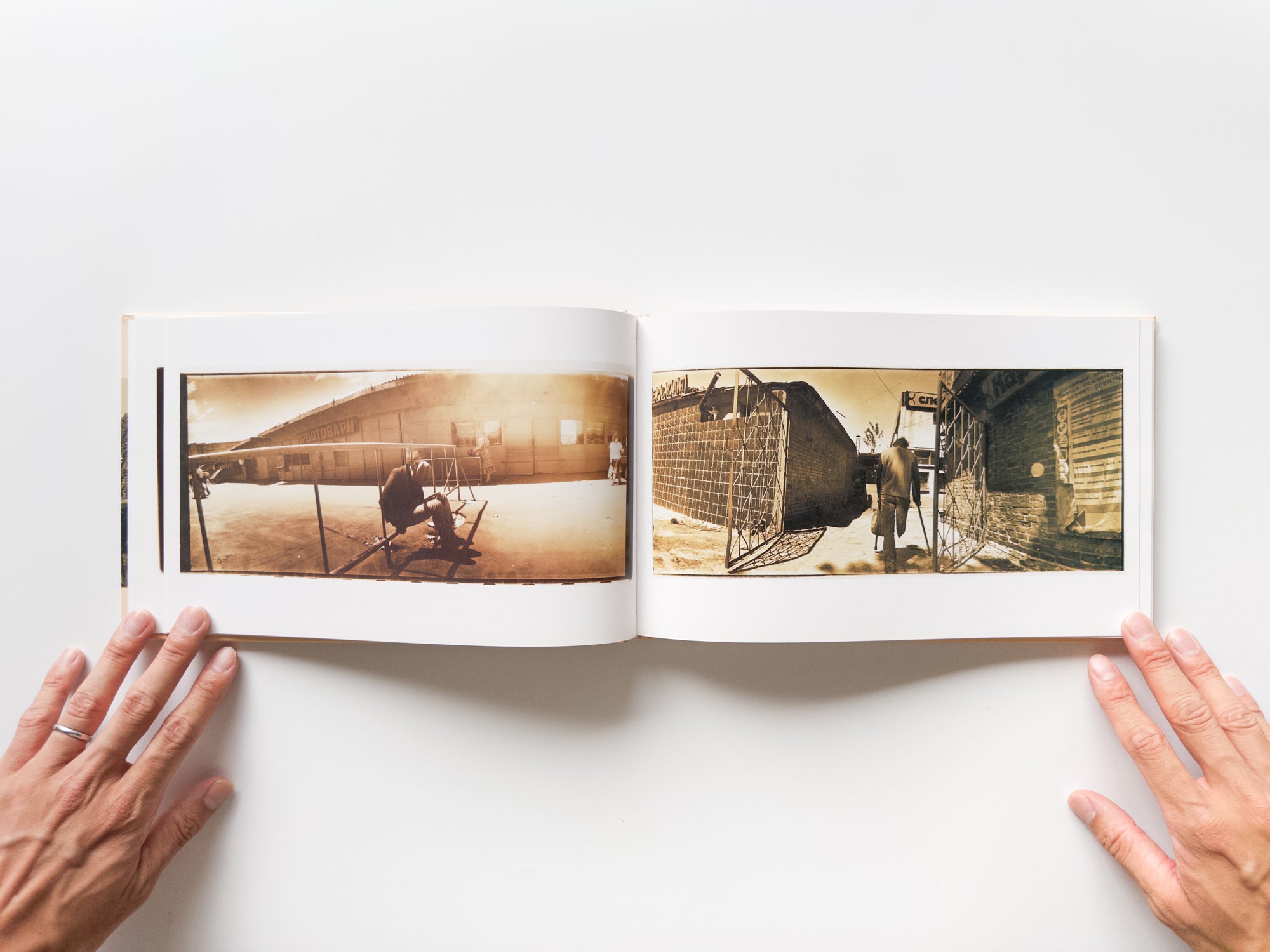 アート・デザイン・音楽 Boris Mikhailov /At Dusk & By the Ground