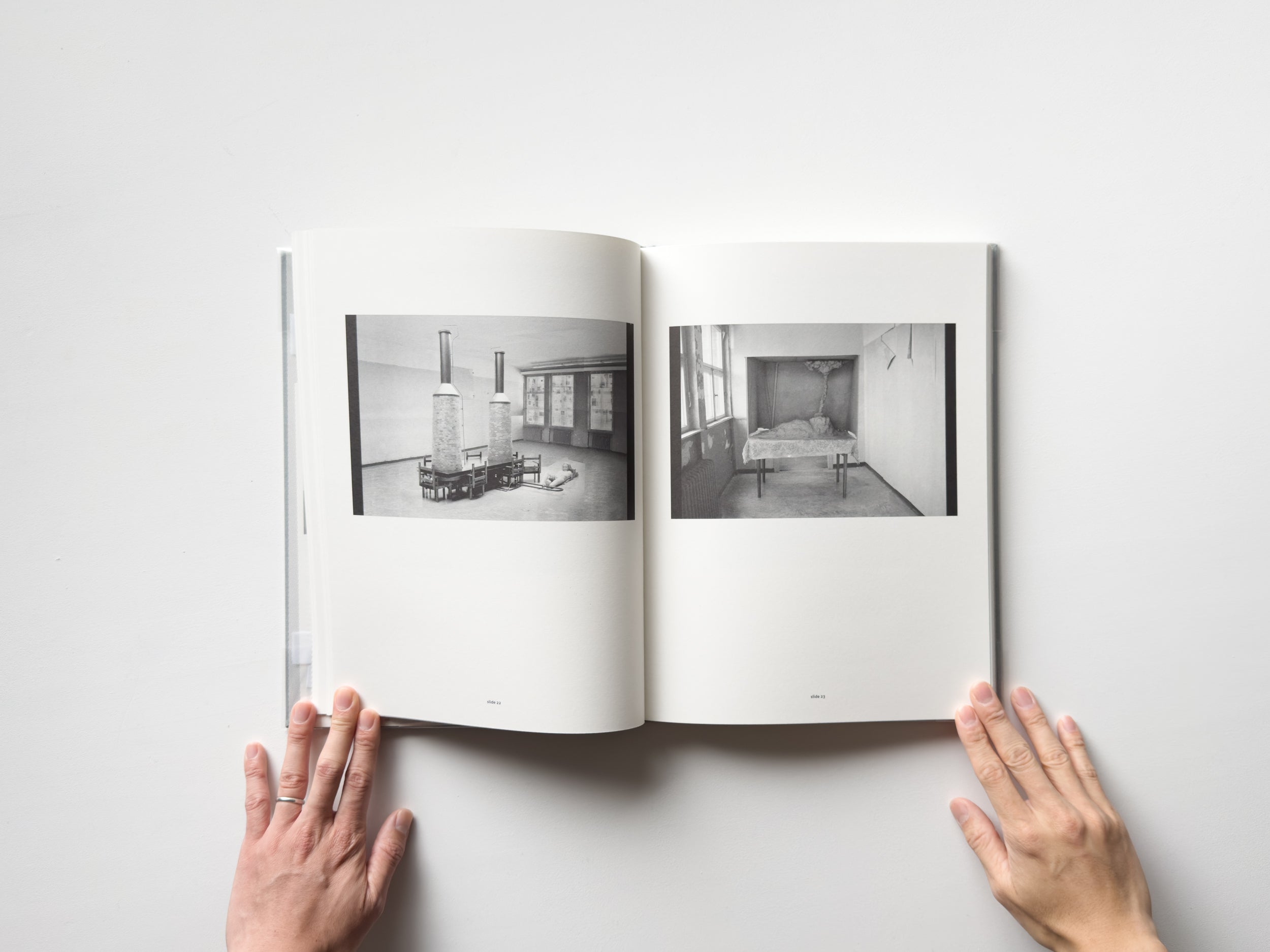 Slide Projections by Mark Manders (Mint) – IACK